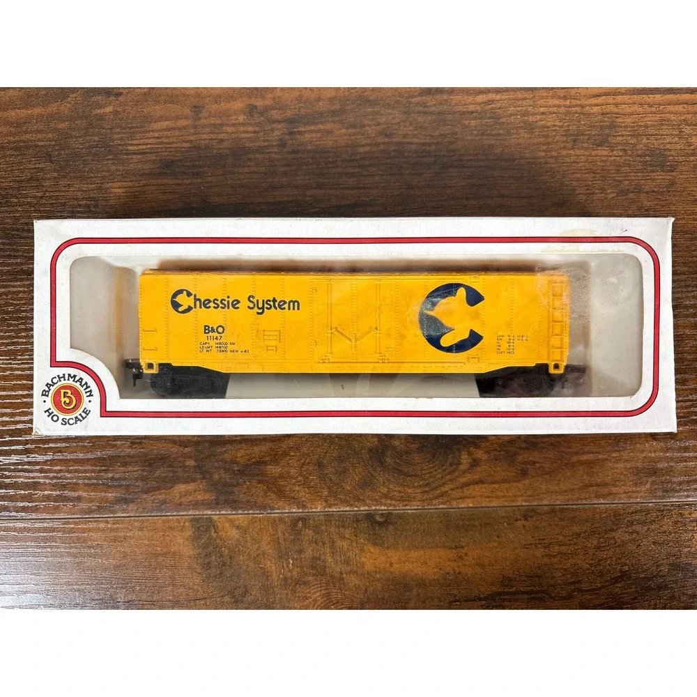 Bachmann HO Scale Chessie System B&O 51 Steel Plug Door Box Car 43-1010-09